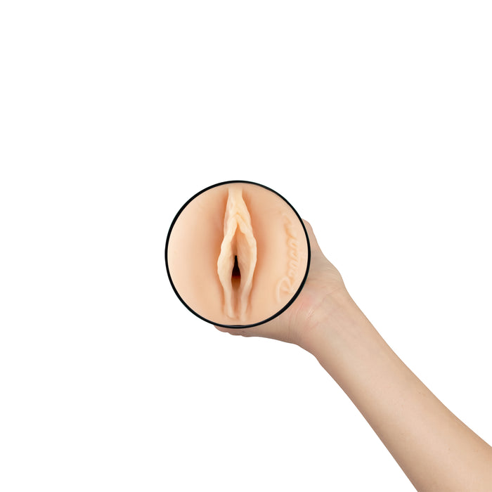 Kiiroo Feelstars Reagan Foxx Vagina